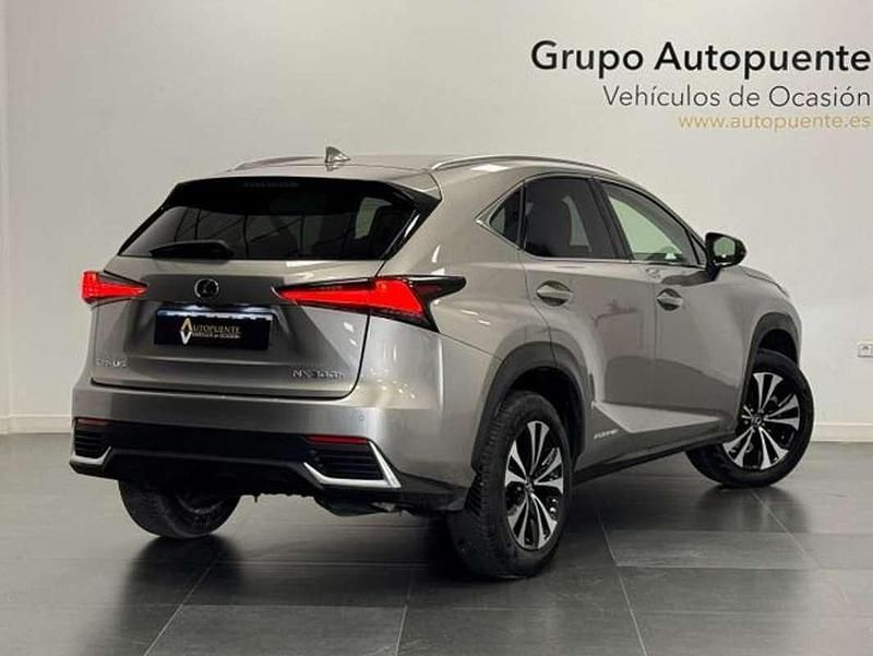 Usado Lexus NX300h 197 CV (144 kW) 2021 Gris SUV