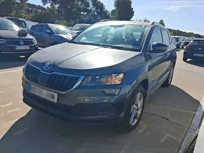 Usado Skoda Karoq Ambition 150 CV (110 kW) 2022 Blanco SUV