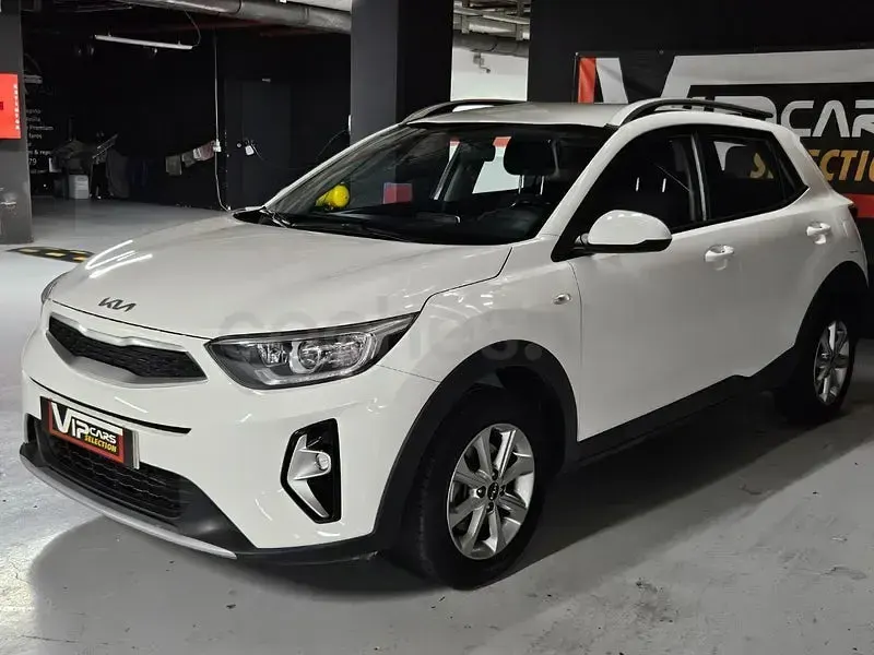 Usado Kia Stonic 84 CV (61 kW) 2023 Blanco SUV