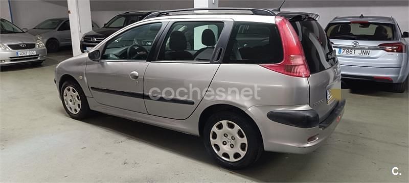 Usado Peugeot 206 75 CV (55 kW) 2004 Gris / plata Familiar