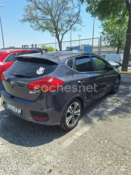 Usado Kia Ceed 120 CV (88 kW) 2017 Gris / plata Utilitario