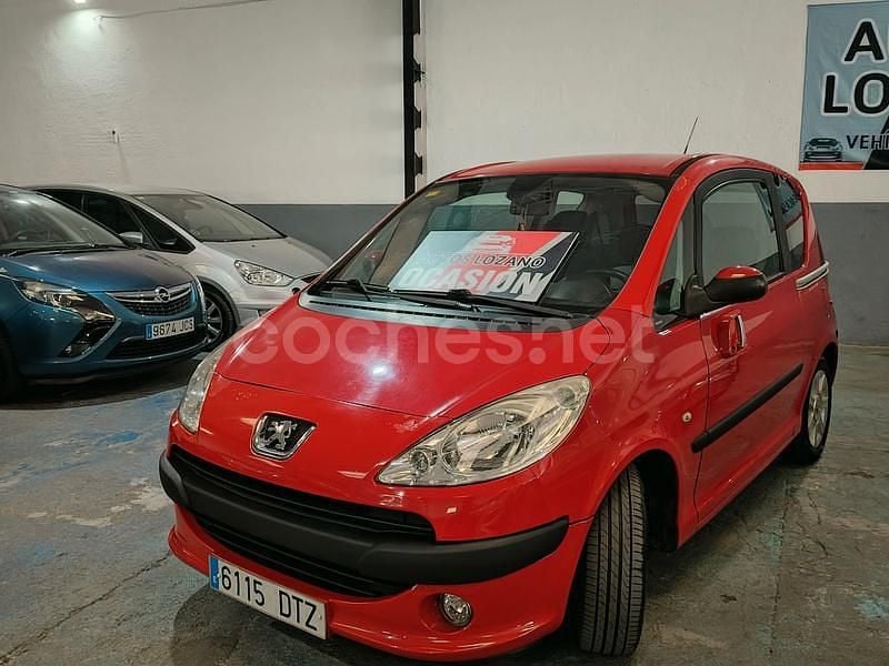 Usado Peugeot 1007 70 CV (51 kW) 2005 Rojo Monovolumen