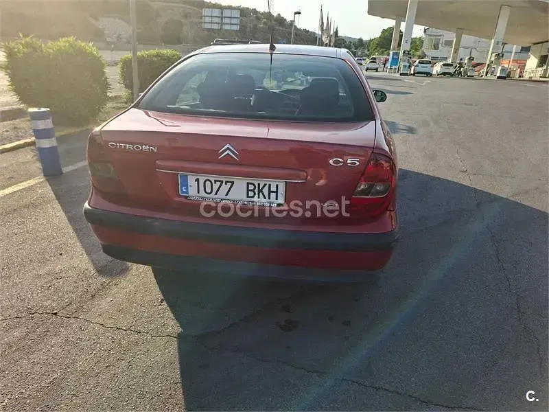 Usado Citroën C5 90 CV (66 kW) 2001 Granate Berlina