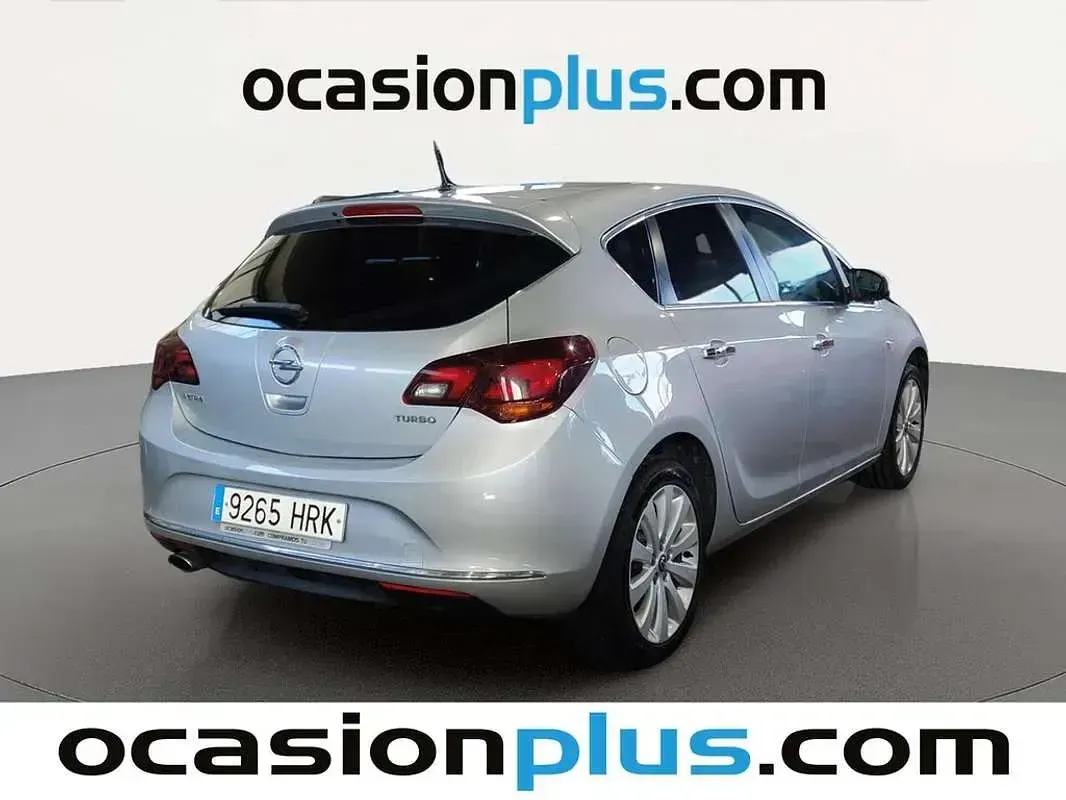 Usado Opel Astra Excellence 140 CV (102 kW) 2013 Gris Utilitario