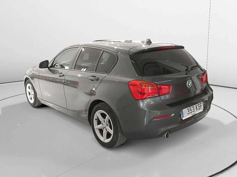 Usado BMW 116 Advantage 109 CV (80 kW) 2018 Gris Utilitario