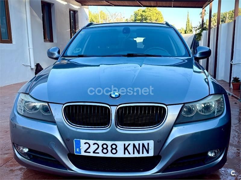Usado BMW 318 143 CV (105 kW) 2010 Gris / plata Familiar