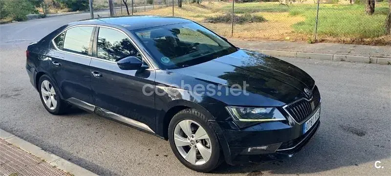Usado Skoda Superb Ambition 150 HP (110 kW) 2018 Preto Sedan