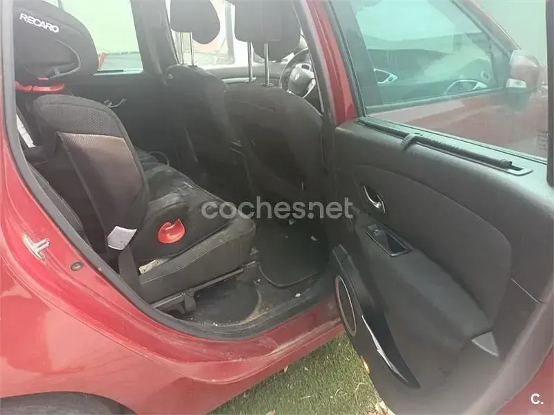 Usado Renault Grand Scénic II Dynamique 130 CV (95 kW) 2009 Granate Monovolumen