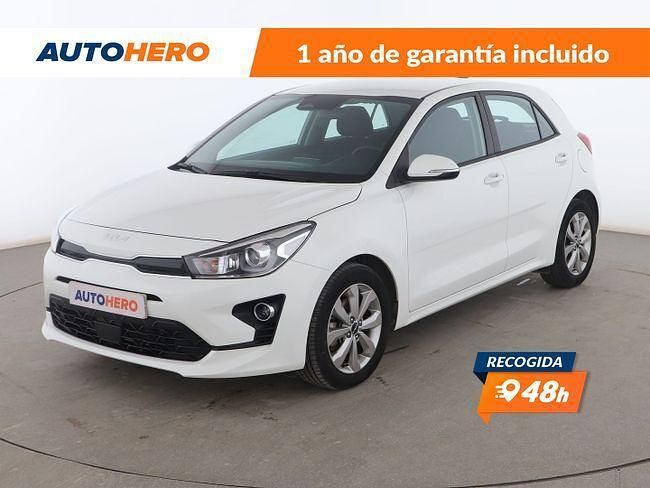 Usado Kia Rio 120 CV (88 kW) 2023 Blanco Berlina