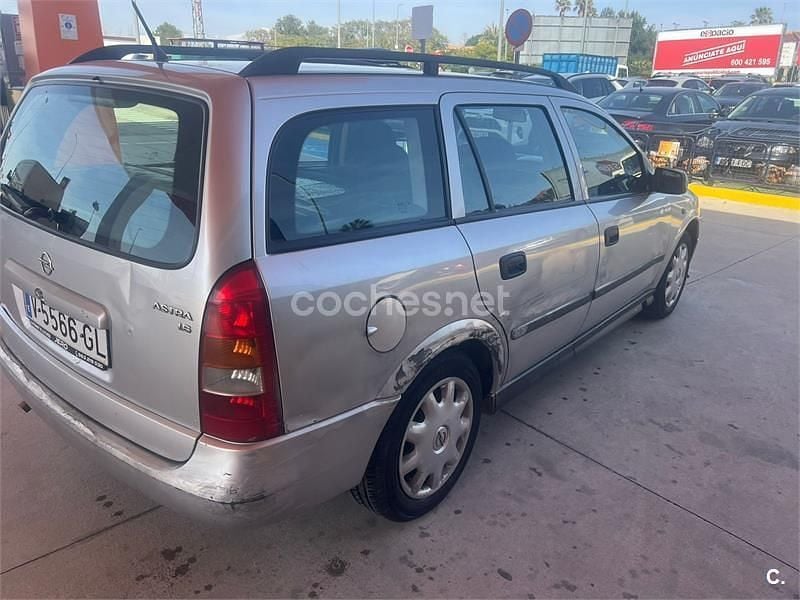 Usado Opel Astra Club 75 CV (55 kW) 1999 Gris / plata Familiar