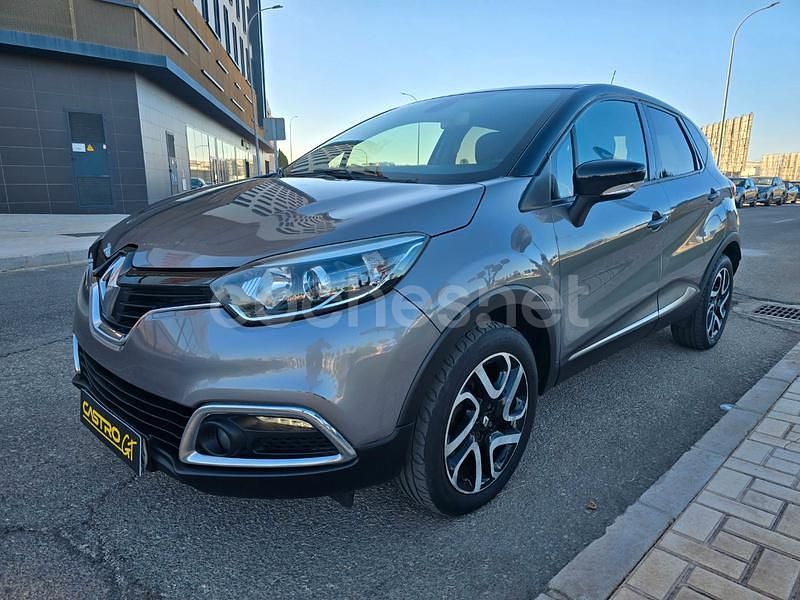 Usado Renault Captur Zen 90 HP (66 kW) 2016 Cinzento SUV