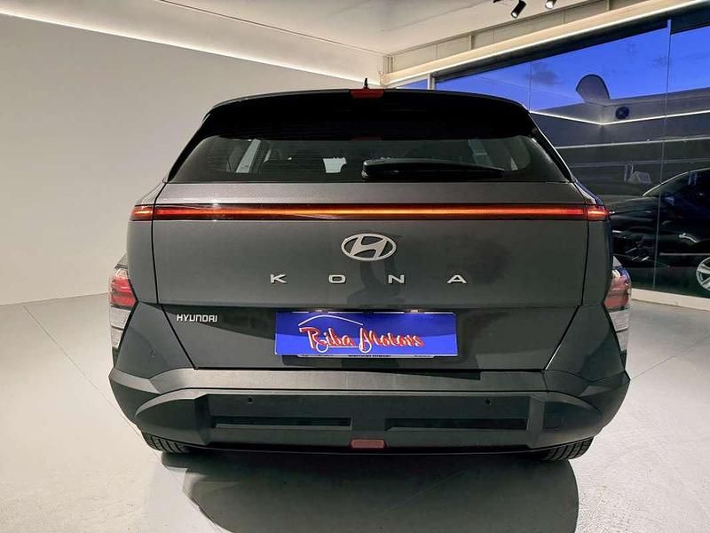 Usado Hyundai Kona 120 HP (88 kW) 2023 Cinzento SUV
