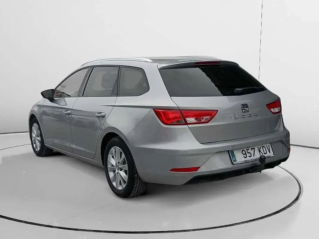 Usado Seat Leon ST Style 150 CV (110 kW) 2017 Gris Familiar