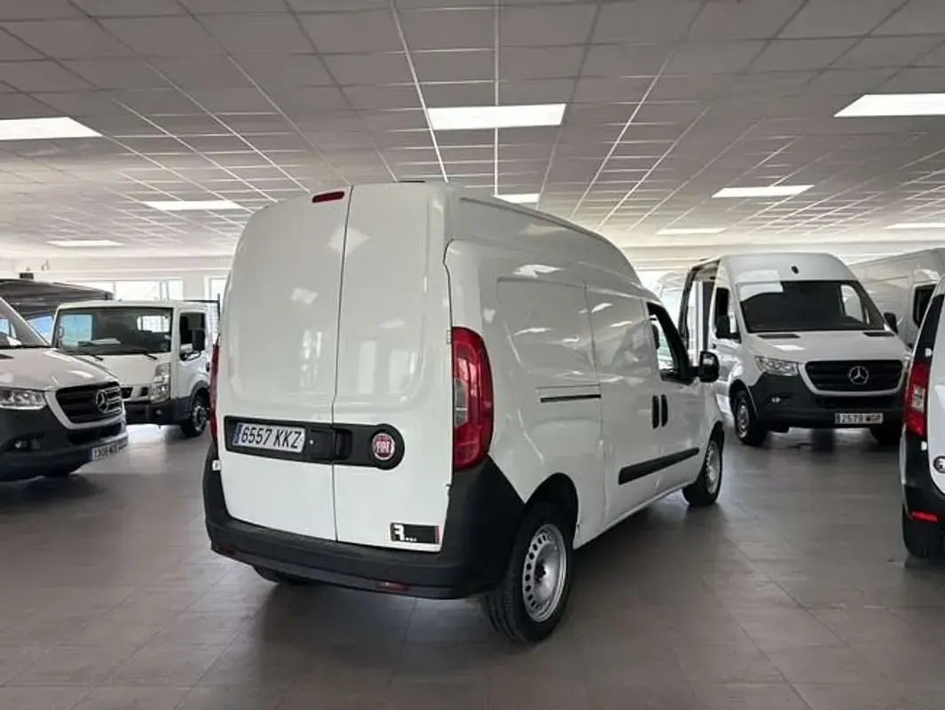 Usado Fiat Doblò 2018 Blanco Monovolumen