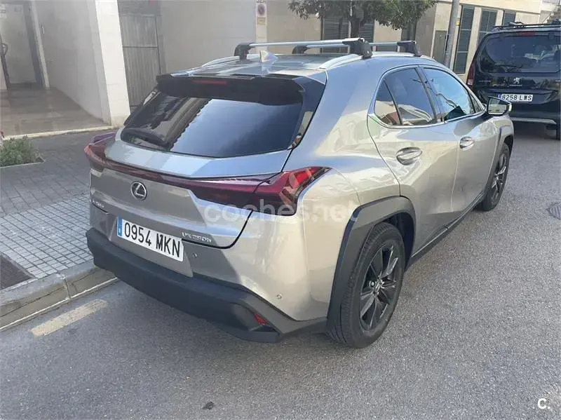 Usado Lexus UX 184 CV (135 kW) 2023 Beige SUV