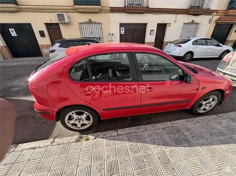 Usado Seat Leon Sport 110 CV (80 kW) 2004 Rojo Utilitario