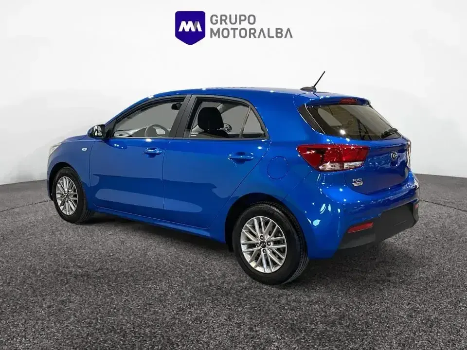 Usado Kia Rio 100 HP (73 kW) 2021 Azul Sedan