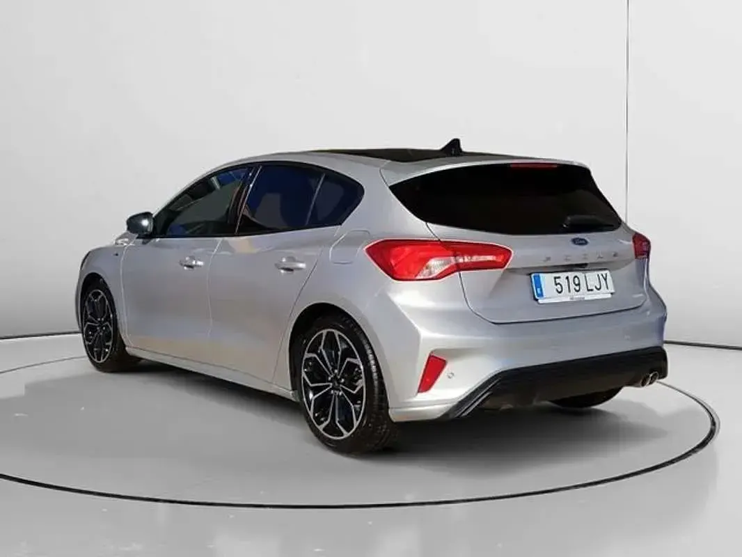Usado Ford Focus ST-Line 125 CV (91 kW) 2020 Gris Utilitario