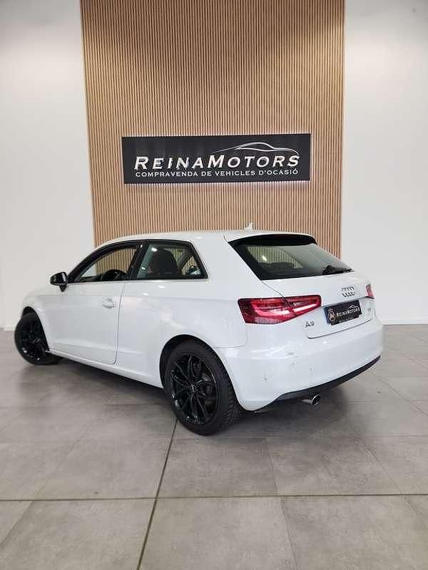 Usado Audi A3 Ambition 105 CV (77 kW) 2013 Blanco Berlina