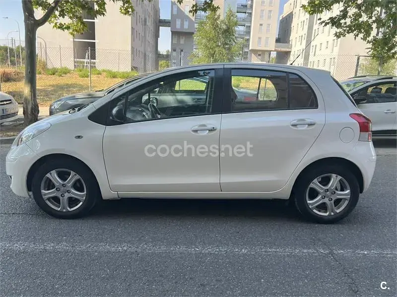 Usado Toyota Yaris 101 CV (74 kW) 2010 Blanco Utilitario