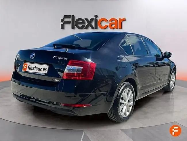 Usado Skoda Octavia 110 HP (80 kW) 2018 Preto