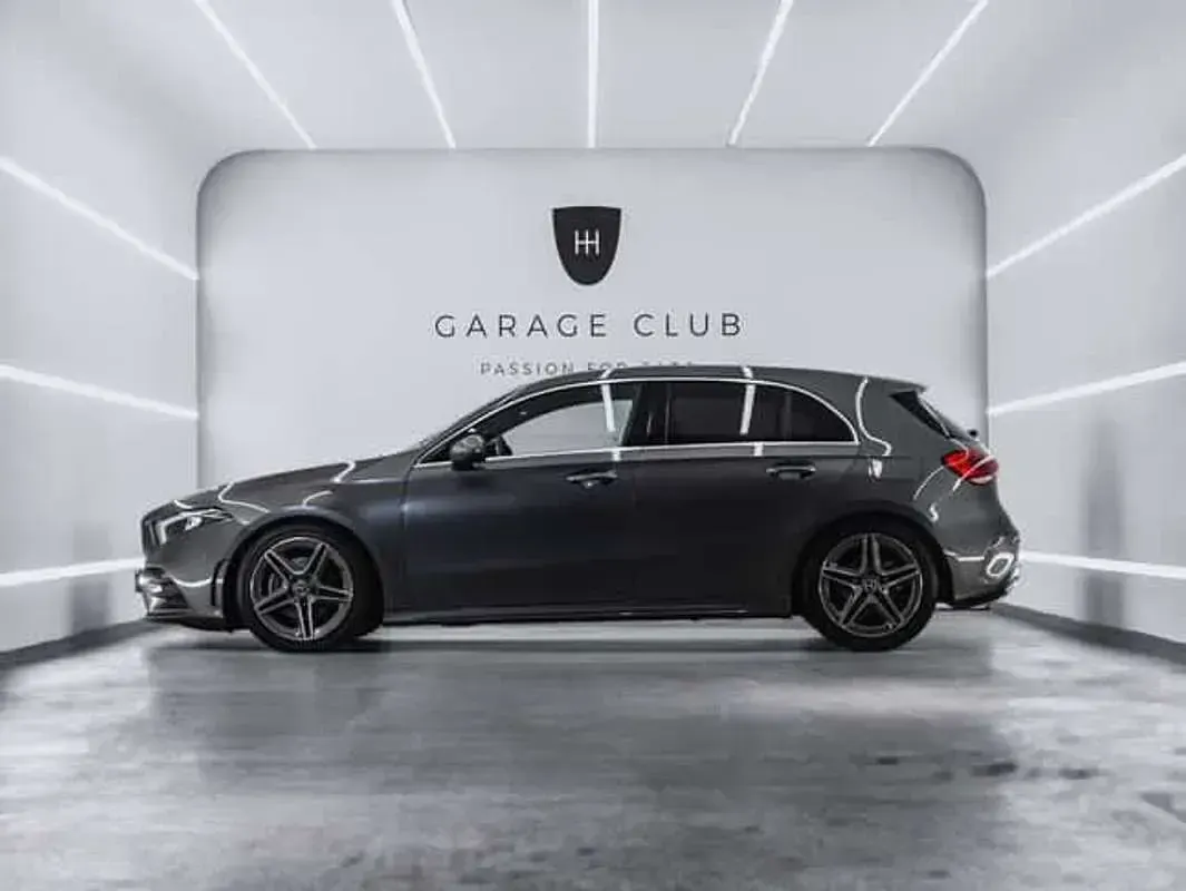 Usado Mercedes A180 116 CV (85 kW) 2019 Gris Utilitario