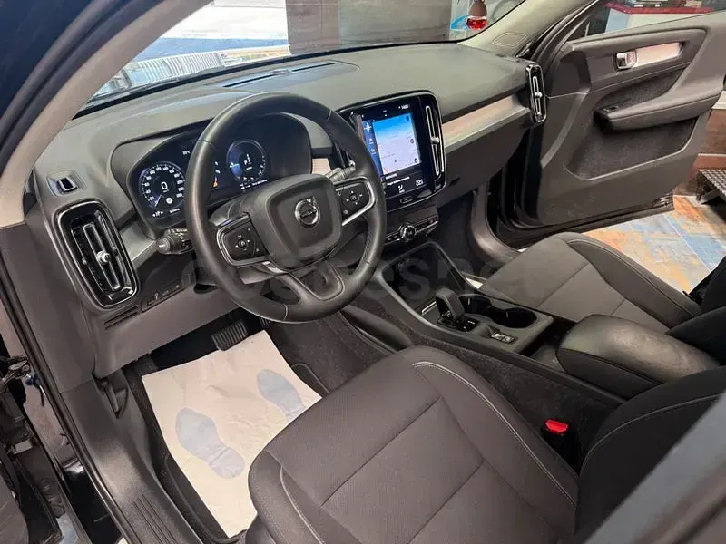 Usado Volvo XC40 211 CV (155 kW) 2022 Negro SUV