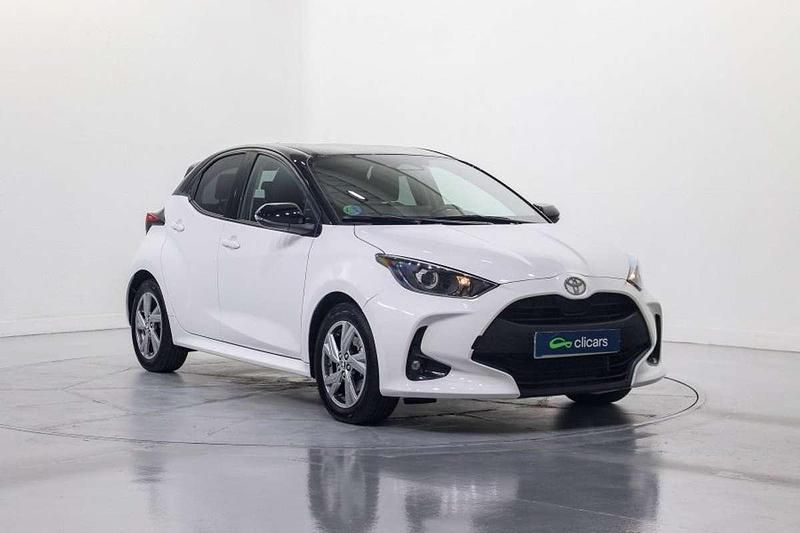 Usado Toyota Yaris Hybrid Business Edition 75 CV (55 kW) 2024 Blanco Berlina