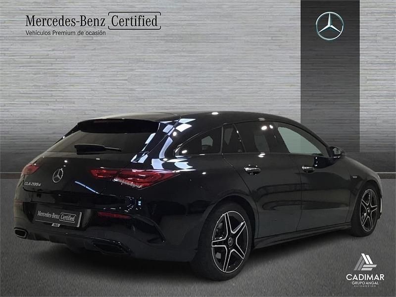 Usado Mercedes CLA200 Shooting Brake AMG line 150 CV (110 kW) 2021 Negro Familiar