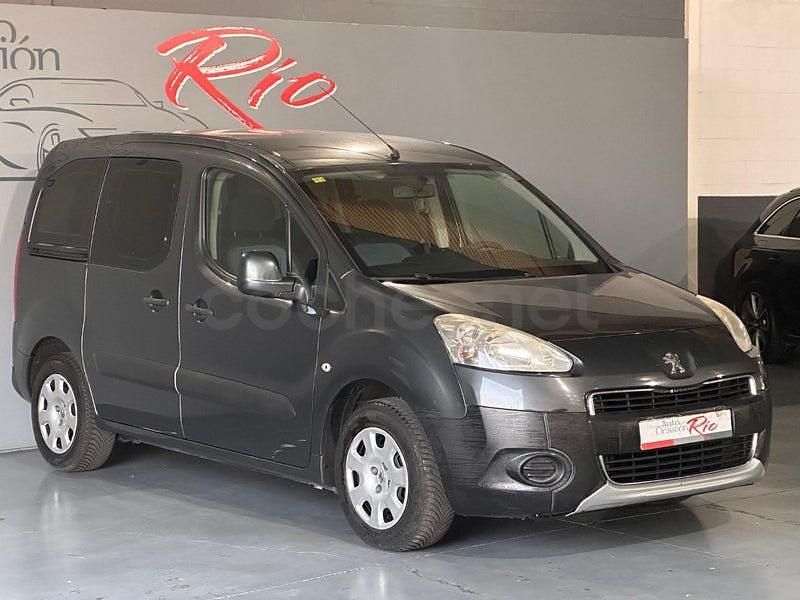 Usado Peugeot Partner Tepee Active 92 CV (67 kW) 2014 Marrón Monovolumen