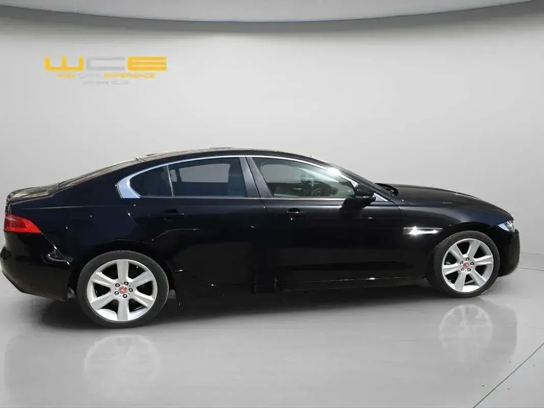 Usado Jaguar XE Pure 179 CV (131 kW) 2015 Negro Berlina