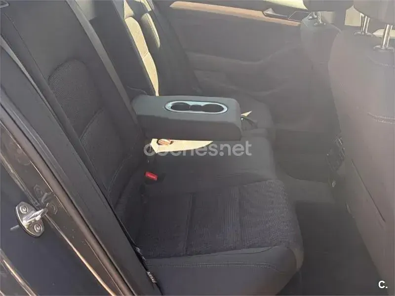 Usado VW Passat Advance 150 CV (110 kW) 2019 Gris / plata Familiar