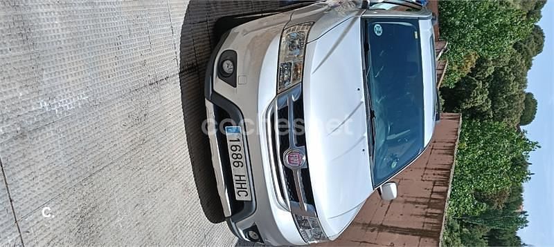 Usado Fiat Freemont 140 CV (102 kW) 2011 Gris / plata SUV