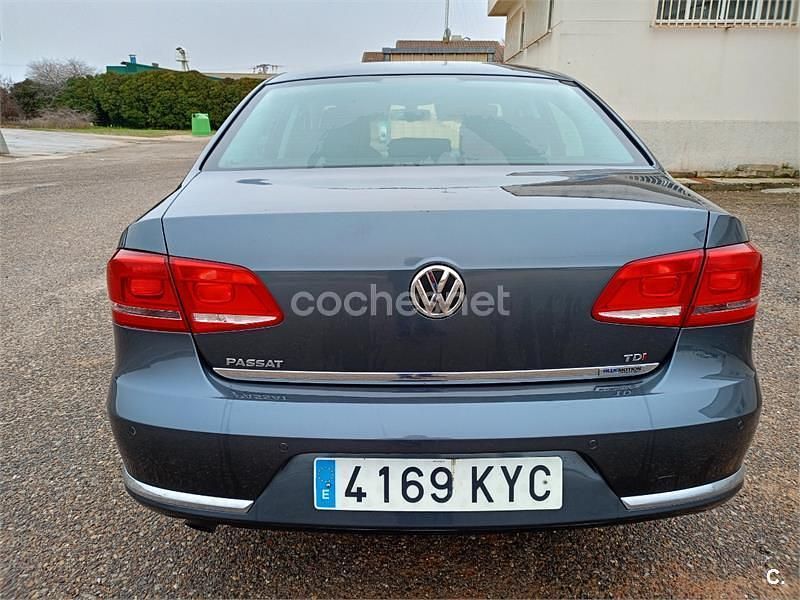 Usado VW Passat Edition 105 CV (77 kW) 2014 Gris / plata Berlina
