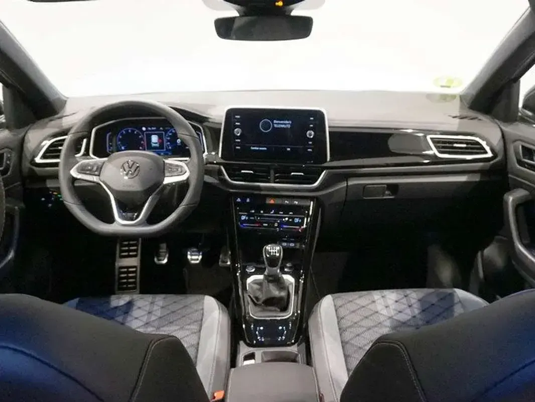 Usado VW T-Roc R-line 116 CV (85 kW) 2025 Plateado SUV