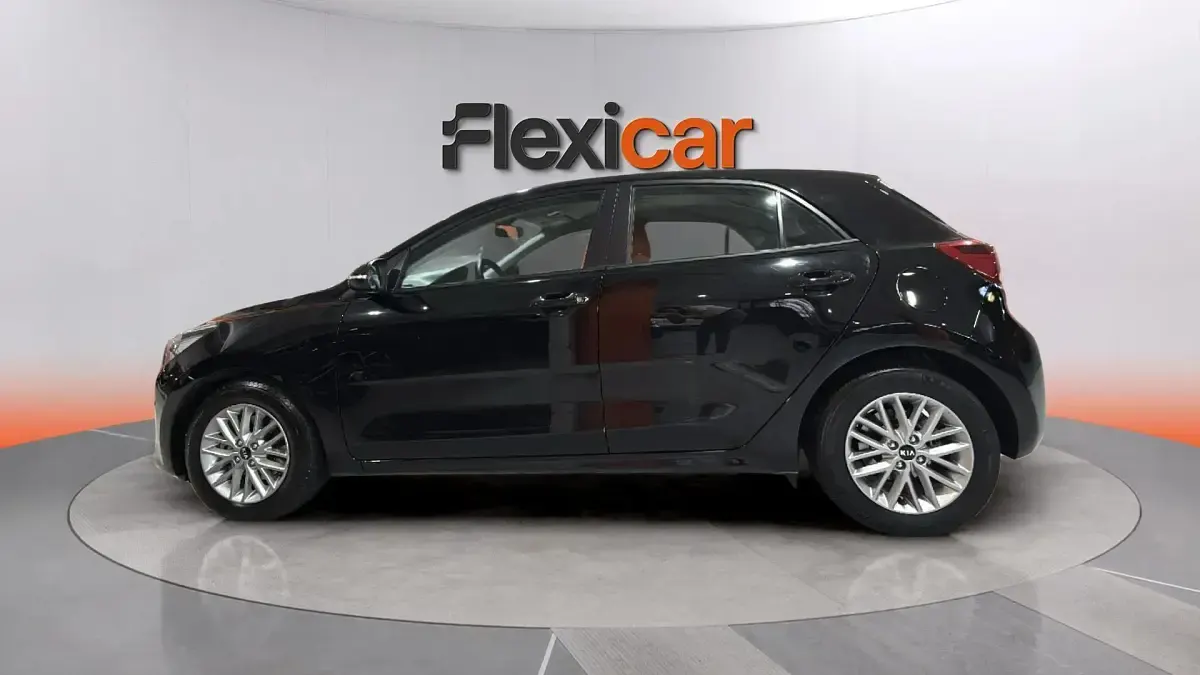 Usado Kia Rio 120 CV (88 kW) 2019 Negro Berlina