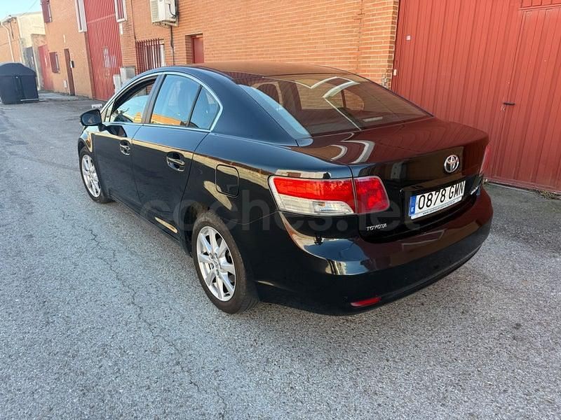 Usado Toyota Avensis Sol 129 CV (94 kW) 2009 Negro Berlina