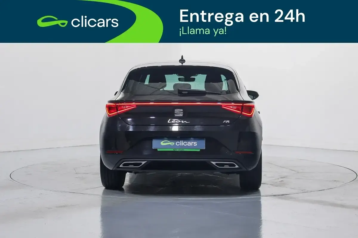 Usado Seat Leon FR 150 CV (110 kW) 2022 Negro Berlina