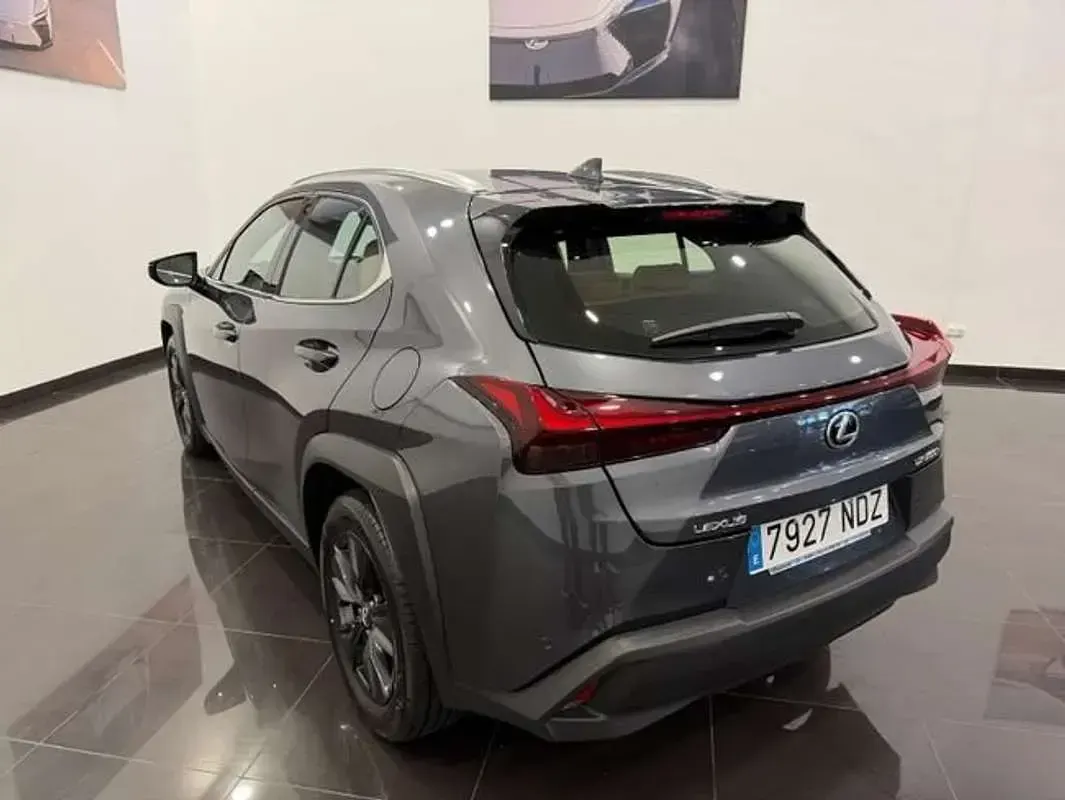 Usado Lexus UX 300h 199 CV (146 kW) 2025 Gris SUV