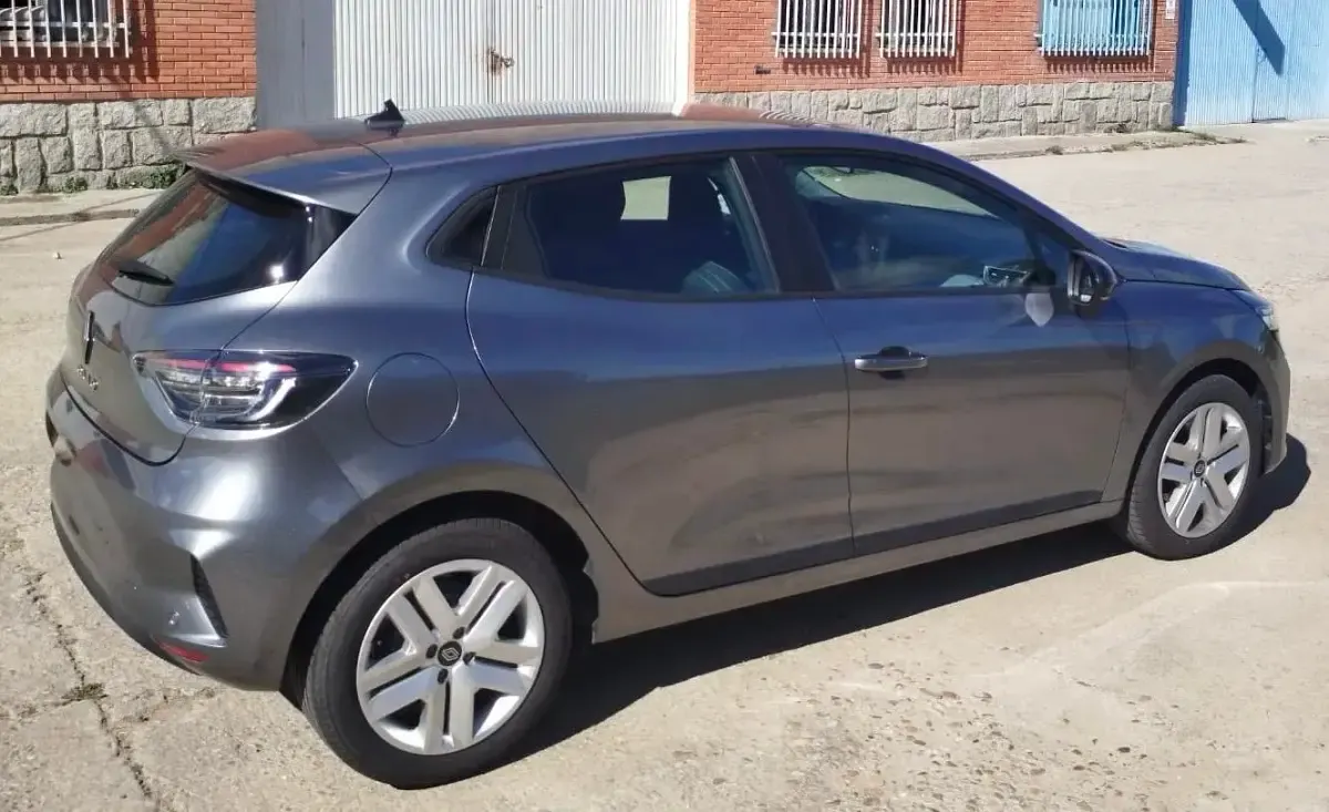 Usado Renault Clio V Evolution 100 CV (73 kW) 2025 Gris
