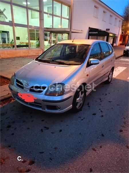 Usado Nissan Almera Tino Visia 112 CV (82 kW) 2004 Gris / plata Monovolumen