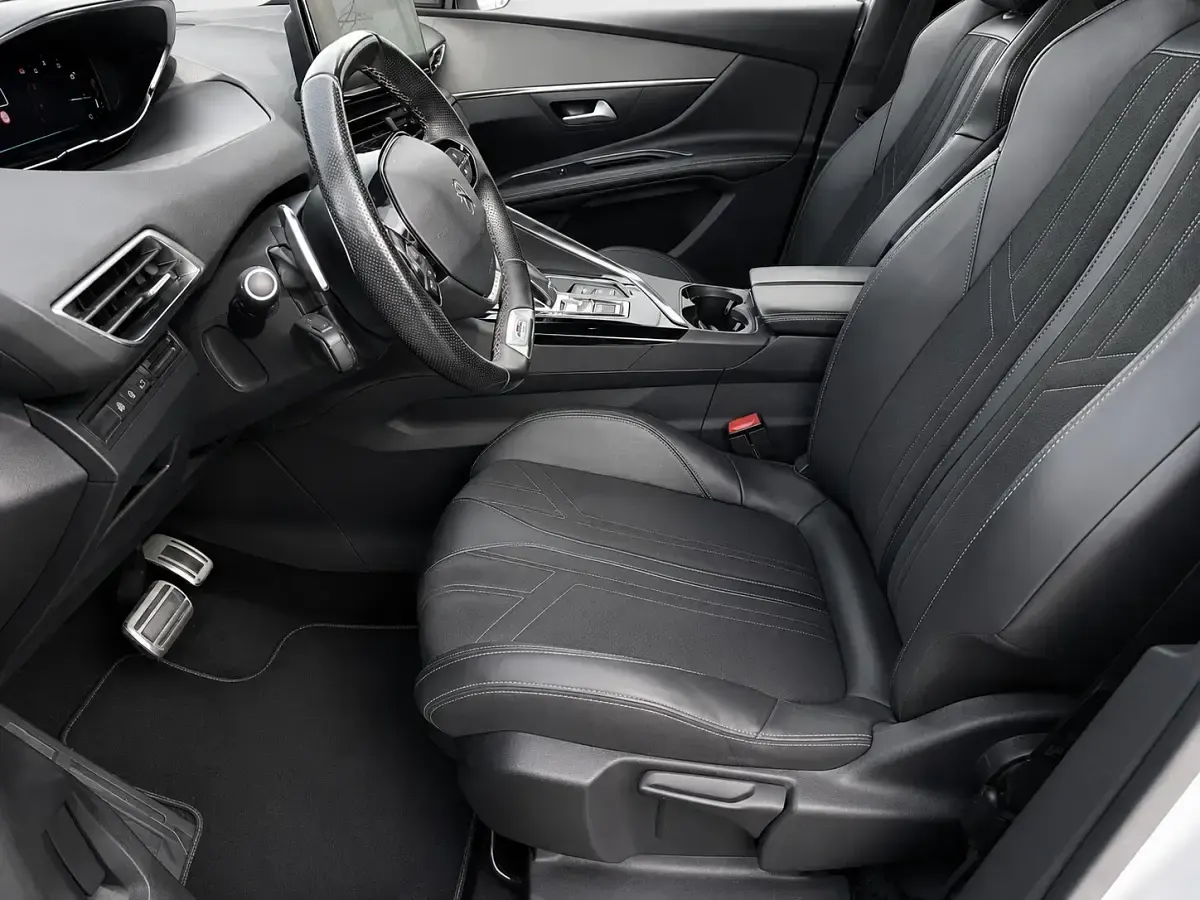 Usado Peugeot 5008 GT 130 CV (95 kW) 2021 Blanco SUV