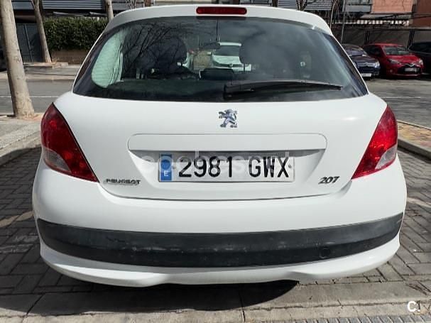 Usado Peugeot 207 75 CV (55 kW) 2010 Blanco Berlina