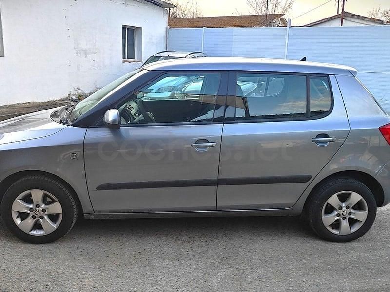 Käytetty Skoda Fabia Ambition 90 HP (66 kW) 2013 Harmaa Sedan