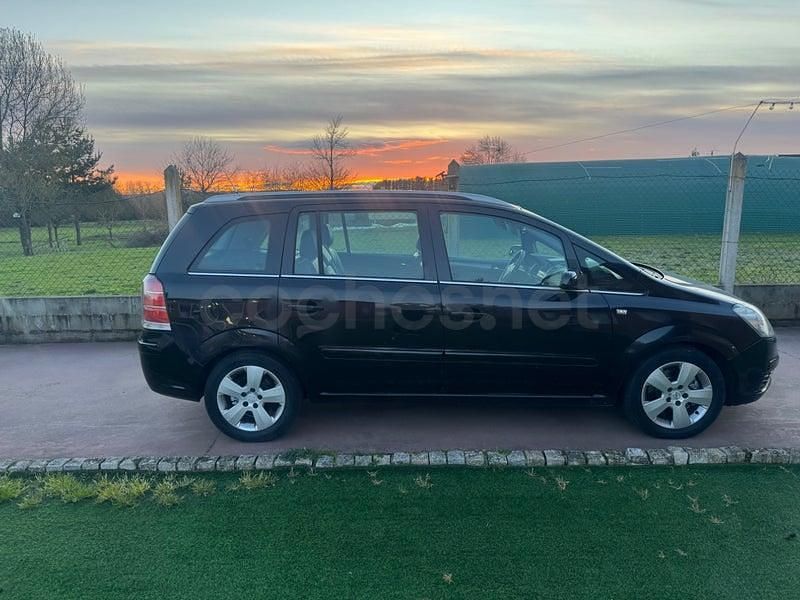 Usado Opel Zafira Cosmo 150 CV (110 kW) 2007 Negro Monovolumen