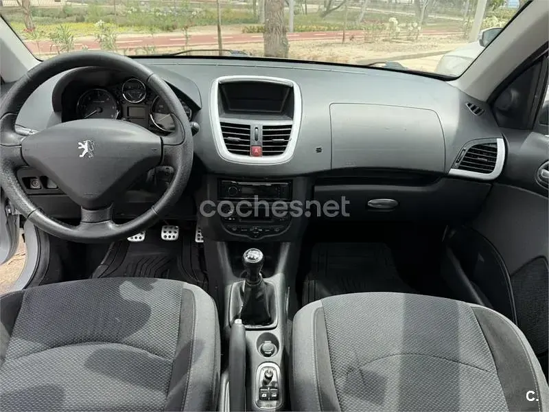 Usado Peugeot 206+ 70 CV (51 kW) 2011 Gris / plata Utilitario