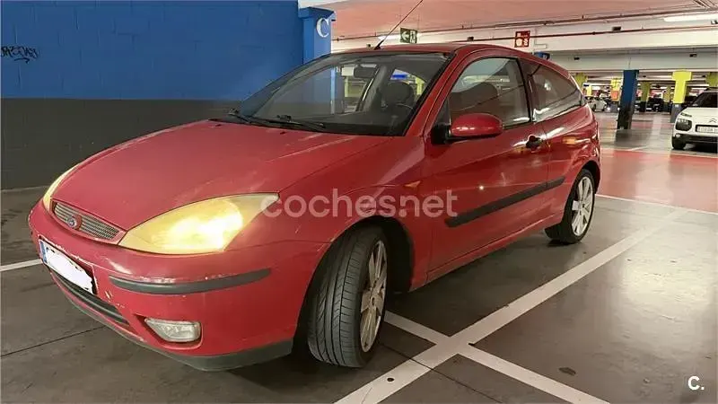 Usado Ford Focus Trend 115 CV (84 kW) 2004 Rojo Berlina