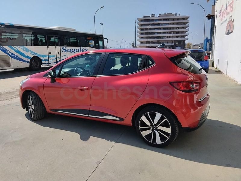 Usado Renault Clio IV Dynamique 95 CV (69 kW) 2016 Rojo Berlina