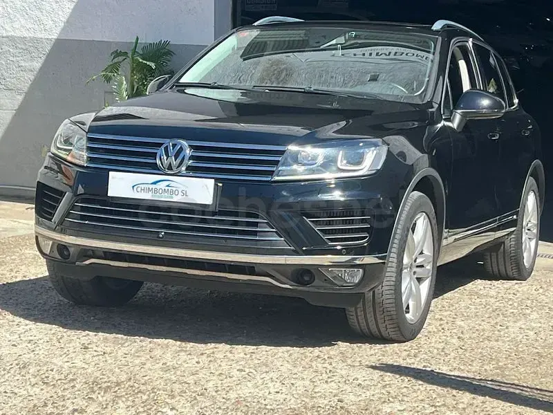 Second-hand VW Touareg Terrain Tech 262 CP (192 kW) 2015 Negru SUV