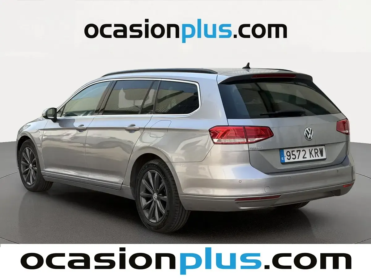 Usado VW Passat Advance 120 CV (88 kW) 2018 Gris Familiar